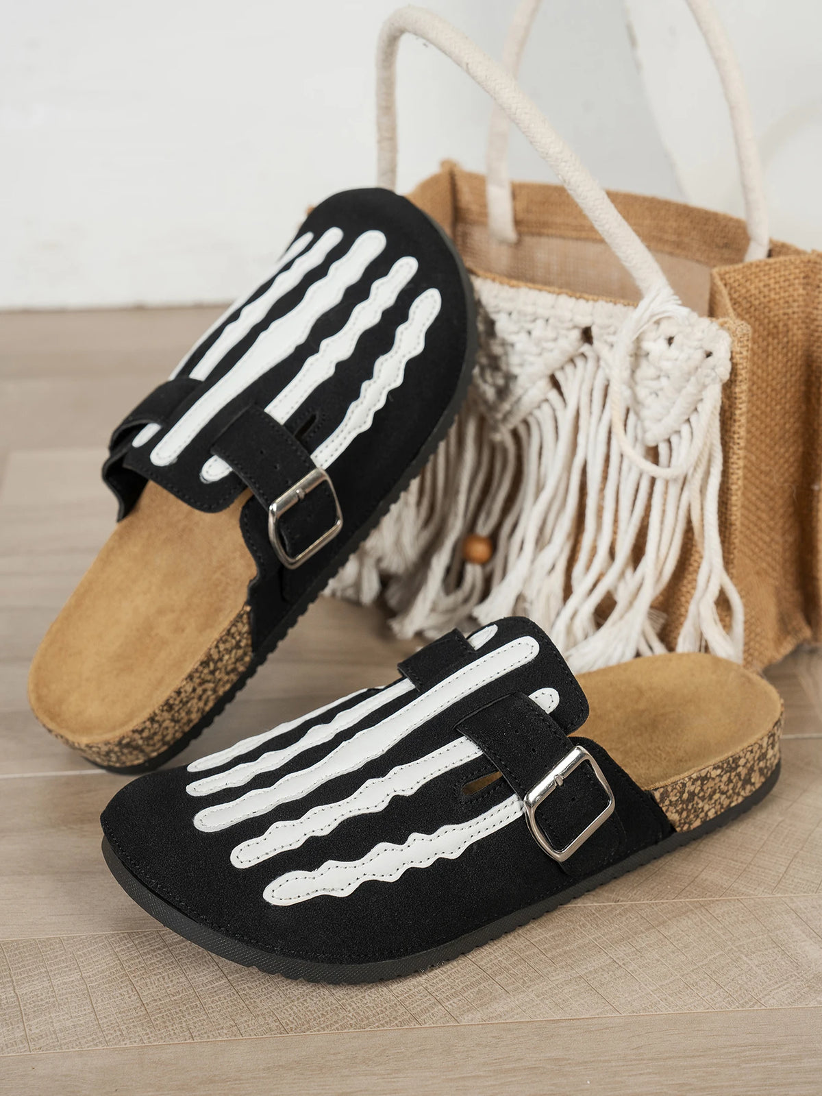 Women's New Half-Slip Halloween Trendy Skeleton Print Slip-On Design Sandals, Closed-Toe Low-Top Buckle Strap Casual Slippers, Suitable for Indoor and Outdoor Wear, Spring, Summer, and Autumn, Unique Street Style Minimalist D