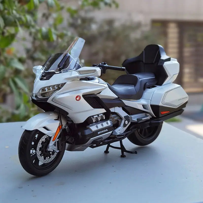1:11 Diecast Motorcycle – Alloy Model with Sound & Light