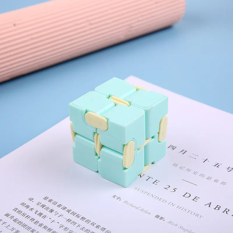 2x2 Puzzle Cube – Mini Infinity Magic Fidget Toy