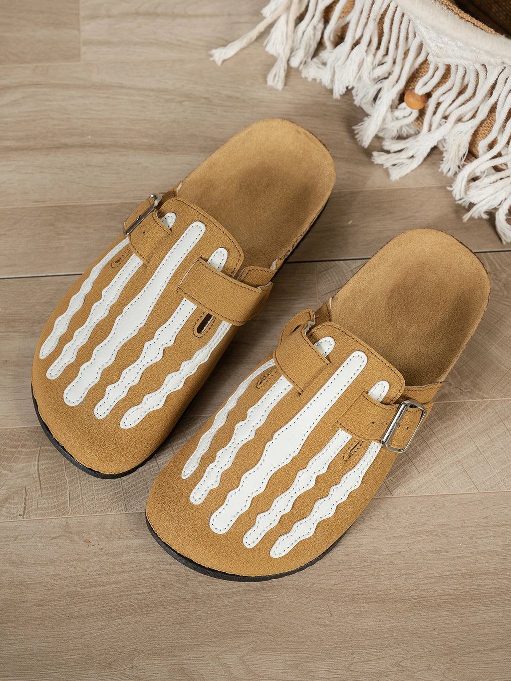 Women's New Half-Slip Halloween Trendy Skeleton Print Slip-On Design Sandals, Closed-Toe Low-Top Buckle Strap Casual Slippers, Suitable for Indoor and Outdoor Wear, Spring, Summer, and Autumn, Unique Street Style Minimalist D
