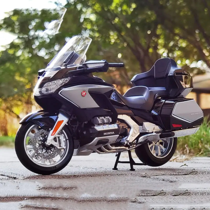 1:11 Diecast Motorcycle – Alloy Model with Sound & Light
