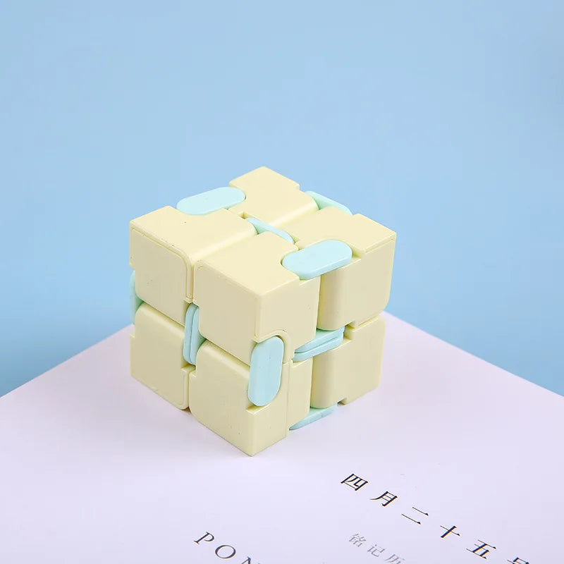 2x2 Puzzle Cube – Mini Infinity Magic Fidget Toy