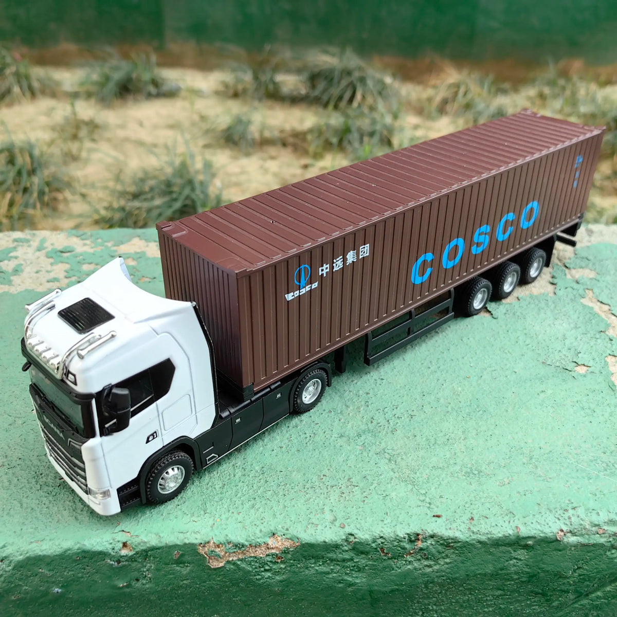 1/50 Simulation Large Truck Toy Car Model Alloy Diecast Transport Container Vehicle Car For Boy Gifts with Sound Light Pull Back